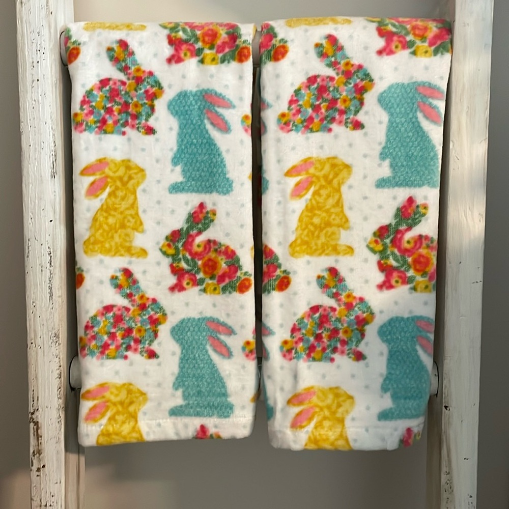 Set of 2 Isaac Mizrahi Easter Bunny Towels